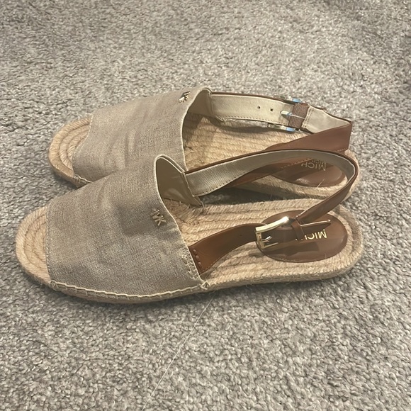 Sandal - Picture 2 of 4